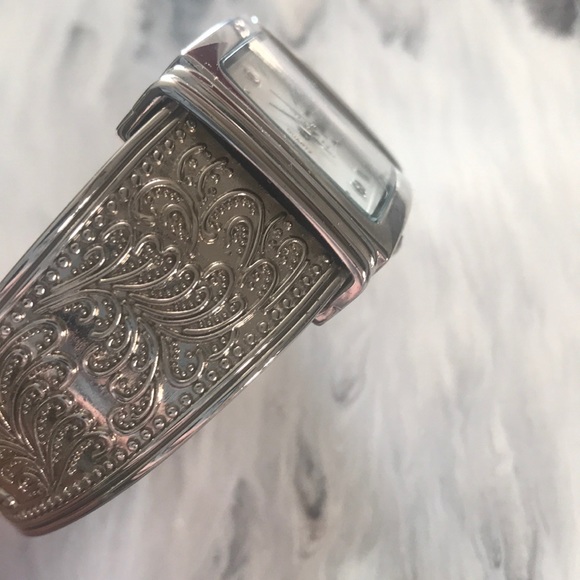 Watch - Picture 3 of 3